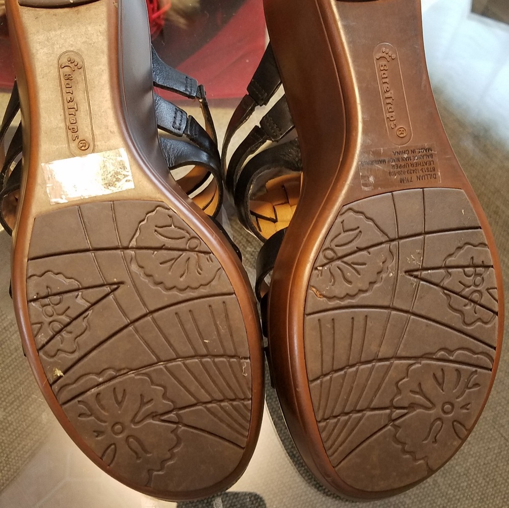 Sandles - Picture 3 of 4